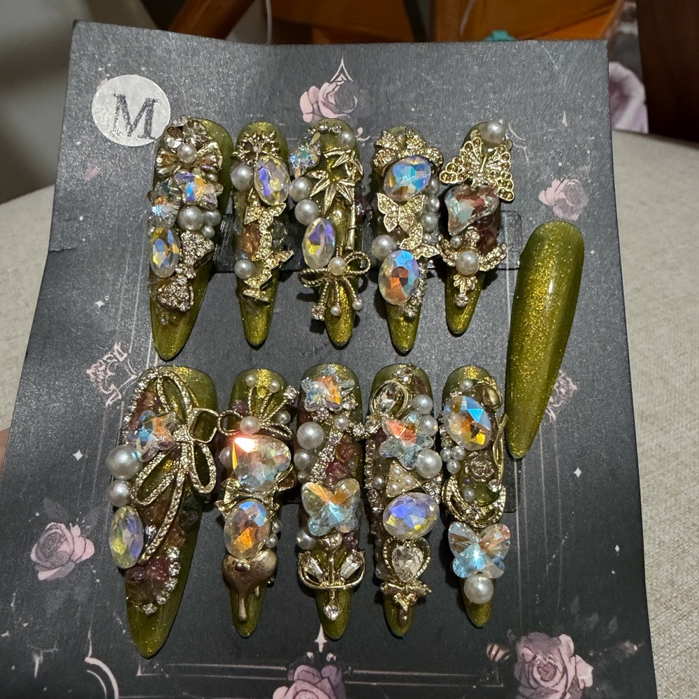 Green and Gold Embellished Nail Set